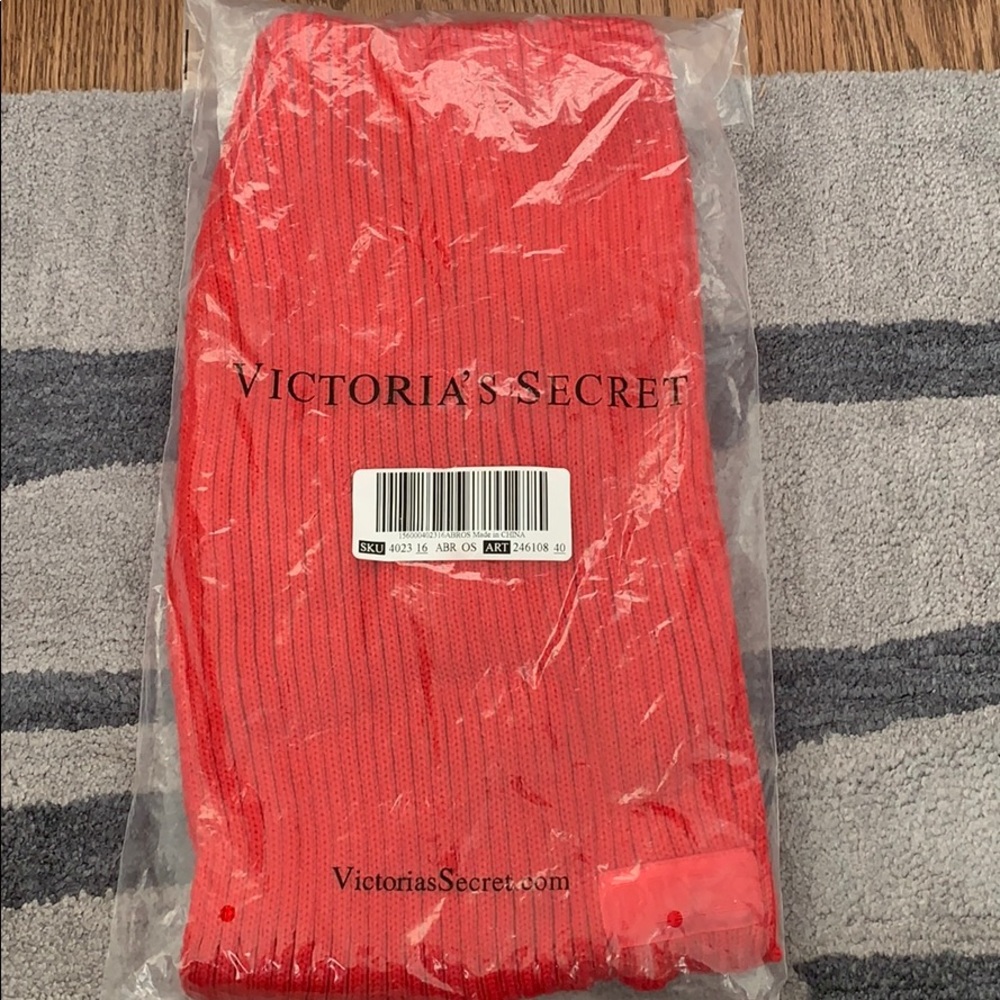 Victoria’s Secret scarf